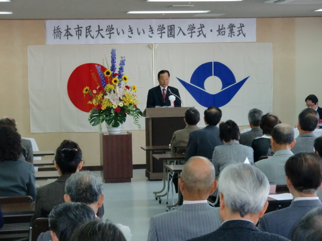 東日本大震災の被災地支援について説明する木下市長
