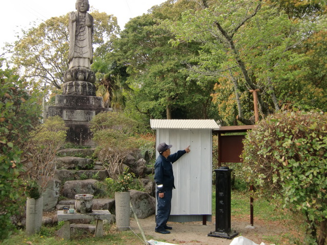 板壁は円山公園の地蔵菩薩像の斜め前に移設保存された