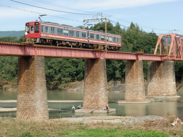 南海高野線・紀ノ川鉄橋を２９日ぶりに渡る電車