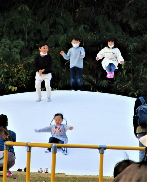 子供らジャンプで歓声♡杉村公園・遊具広場オープン