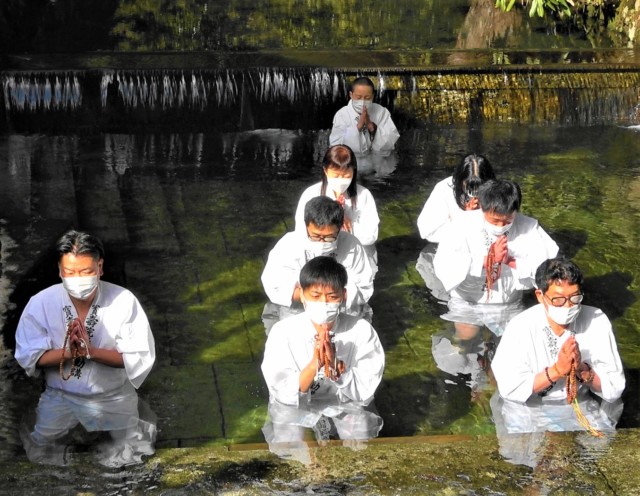 高野山・玉川で寒中水行♡寳壽院・檀信徒ら人々の安寧祈る